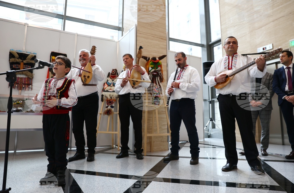 Народно събрание - кукерски маски - изложба