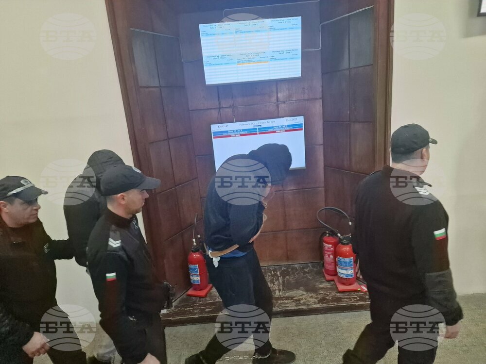Съдът остави за постоянно в ареста двамата полицаи, обвинени в умишлено убийство на арестант в Казанлък