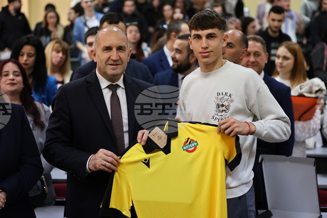 Ботев (Пловдив) излезе с отворено писмо до президента Румен Радев във връзка с наложената забрана на собственика на клуба Антон Зингаревич