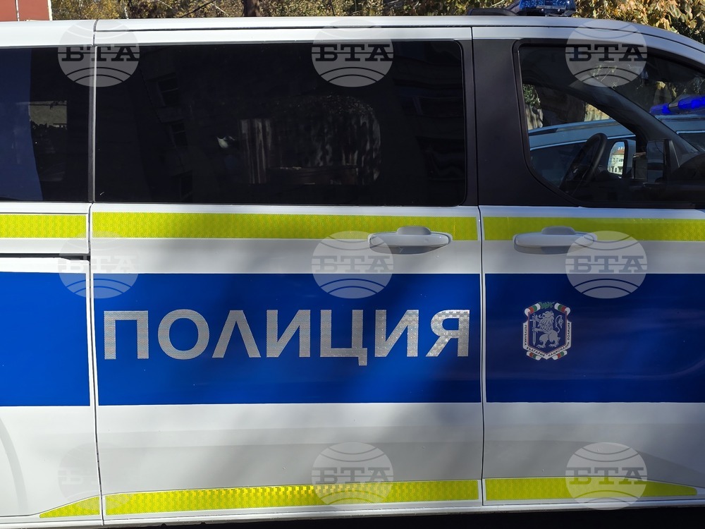Полицията в Добрич глоби младежи, излезли от прозорците на автомобили