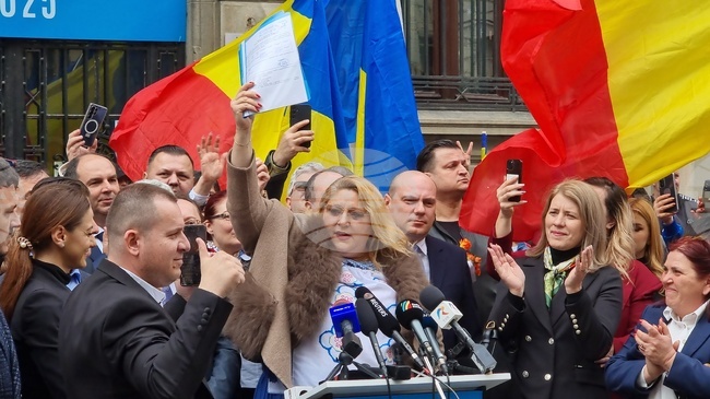 Крайнодясната партия "SOS Румъния" на Диана Шошоака внесе в парламента предложение за отстраняване от длъжност на президента Никушор Дан