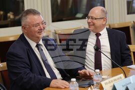 Парламент - Комисия по бюджет и финанси - заседание