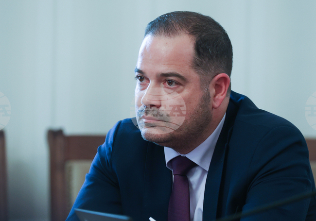 Вътрешната комисия прие на първо четене промени в Закона за НСО за отпадане на функцията на службата да осигурява с транспорт администрацията на президента