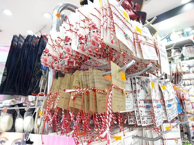 Започна приемът на заявления за участие в базара на мартеници в Перник