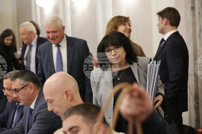 Комисията по бюджет и финанси може да не разглежда по същество предложения на "Възраждане" за промени в държавния бюджет поради недопустимост, каза Делян Добрев