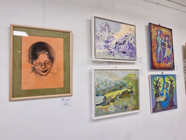  Картини на пернишки художници събра традиционната изложба „Тя“ в галерия „Арт салон“