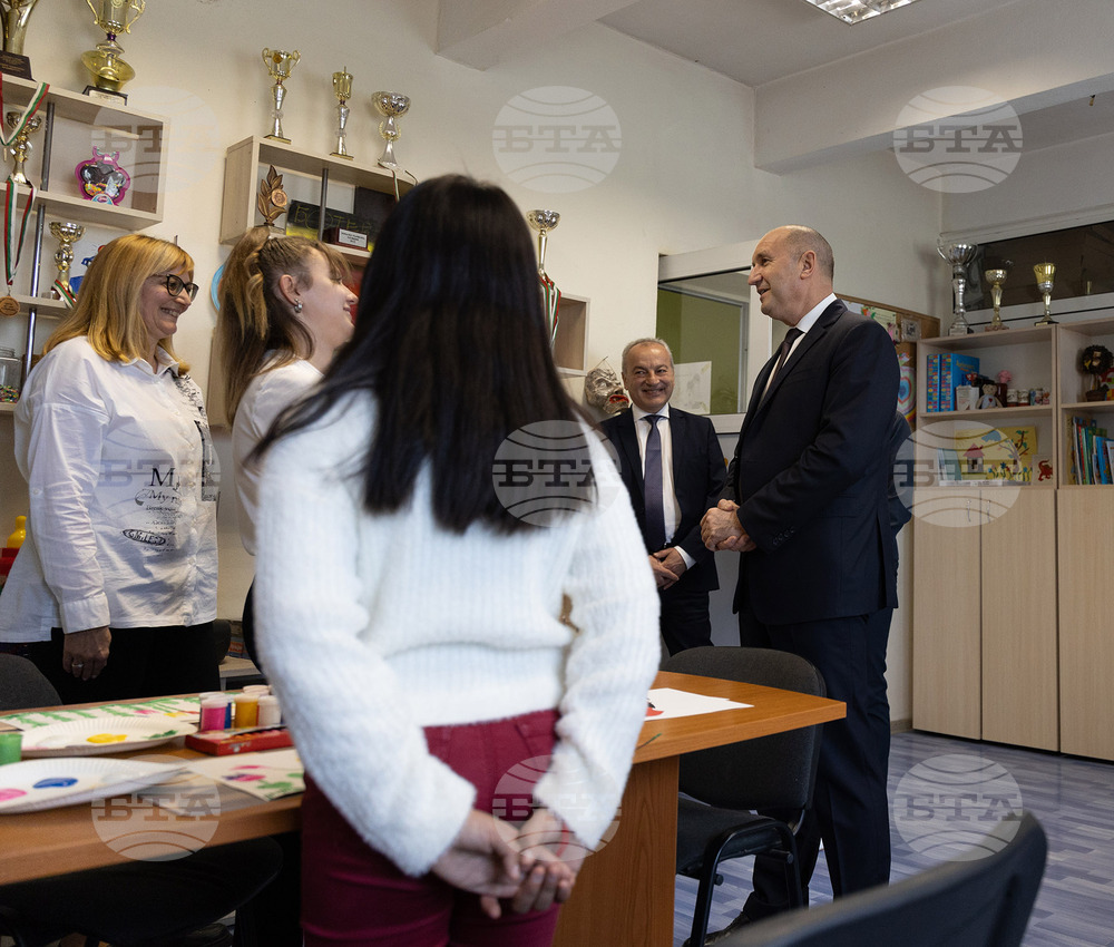 Президентът Румен Радев се запозна с дейността на Комплекса за социални услуги „Олга Скобелева“ в Пловдив