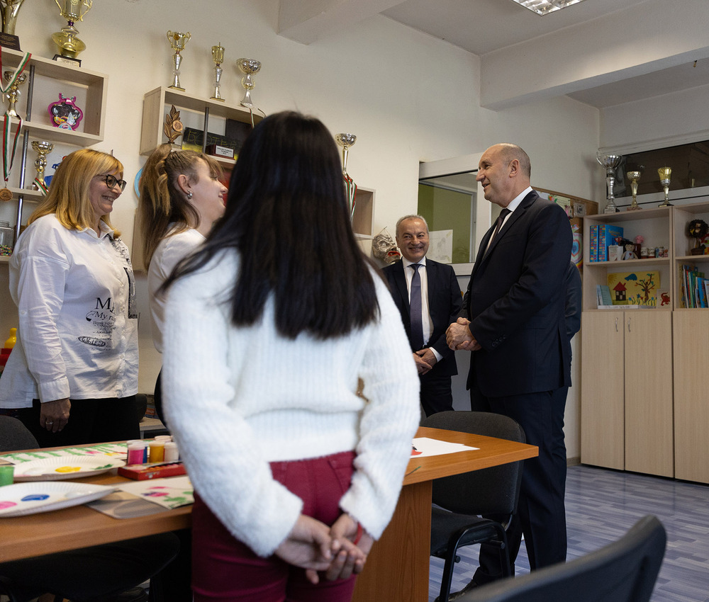 Президентът Румен Радев се запозна с дейността на Комплекса за социални услуги „Олга Скобелева“ в Пловдив