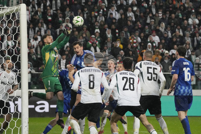 Легия (Варшава) се връща на четвъртфинал в Европа след 29 години, пестселива победа на Челси, словенският Целие чака Фиорентина