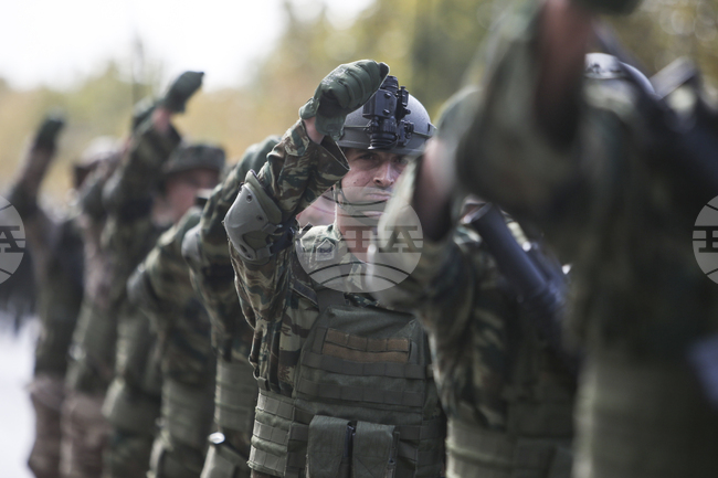 Гърция показва дронове и най-новите си попълнения в бойната техника на парад в Солун