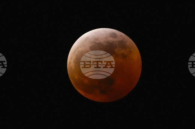 НАСА планира да построи ядрен реактор на Луната 