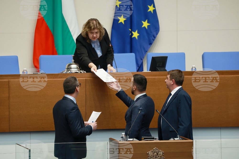 Явор Хайтов положи клетва като народен представител от „Алианс за права и свободи“, преди това се заклеха нови трима депутати