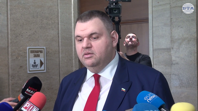 Няма да има преврати, чувствам се като човек, който ще спаси България от всички, които искат в момента да я разрушат, заяви Делян Пеевси