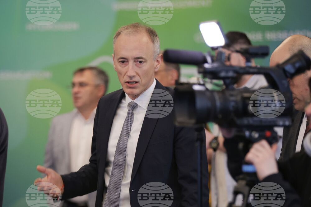Акцент от новата учебна година ще бъде изучаването на математика и природни науки, съобщи министър Красимир Вълчев на събитие за водородните технологии