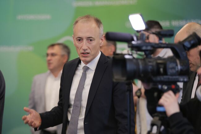 Акцент от новата учебна година ще бъде изучаването на математика и природни науки, съобщи министър Красимир Вълчев на събитие за водородните технологии