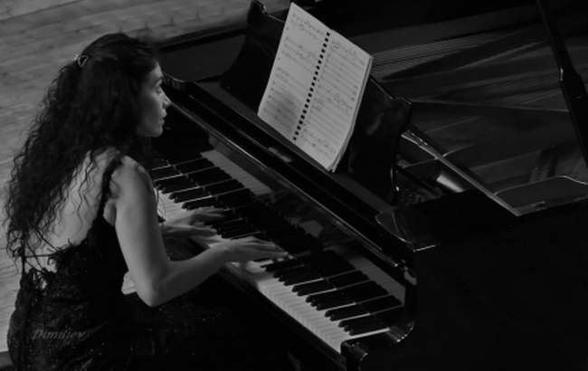 Надежда Цанова, артистичен директор на фондация „Теодора фон Ауерсперг“ във Виена: На сцената музикантът е без дрехи