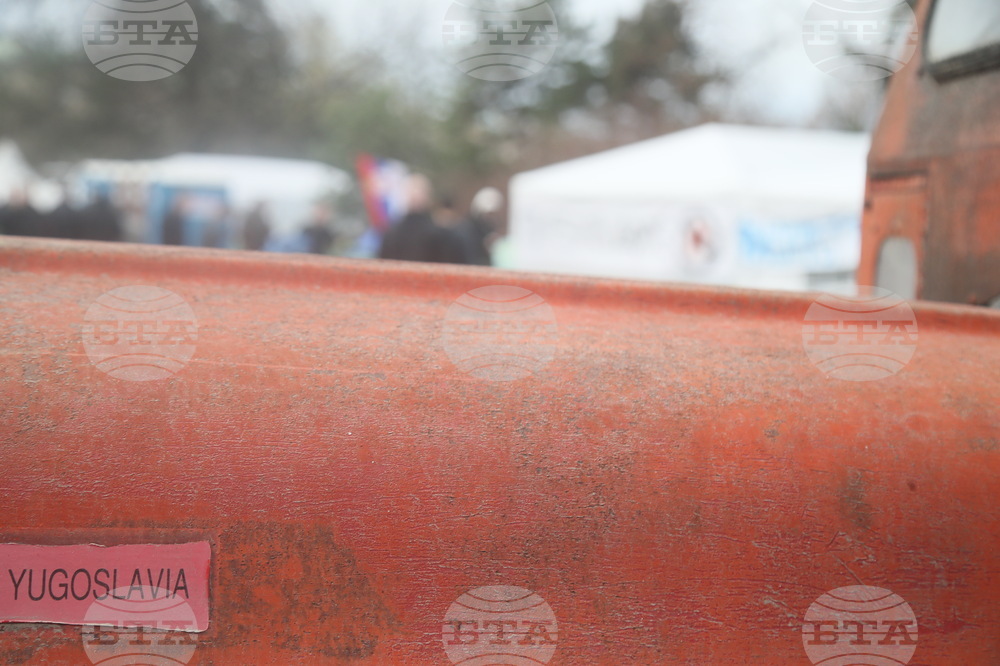 Сърбия - контрапротестиращи - лагер