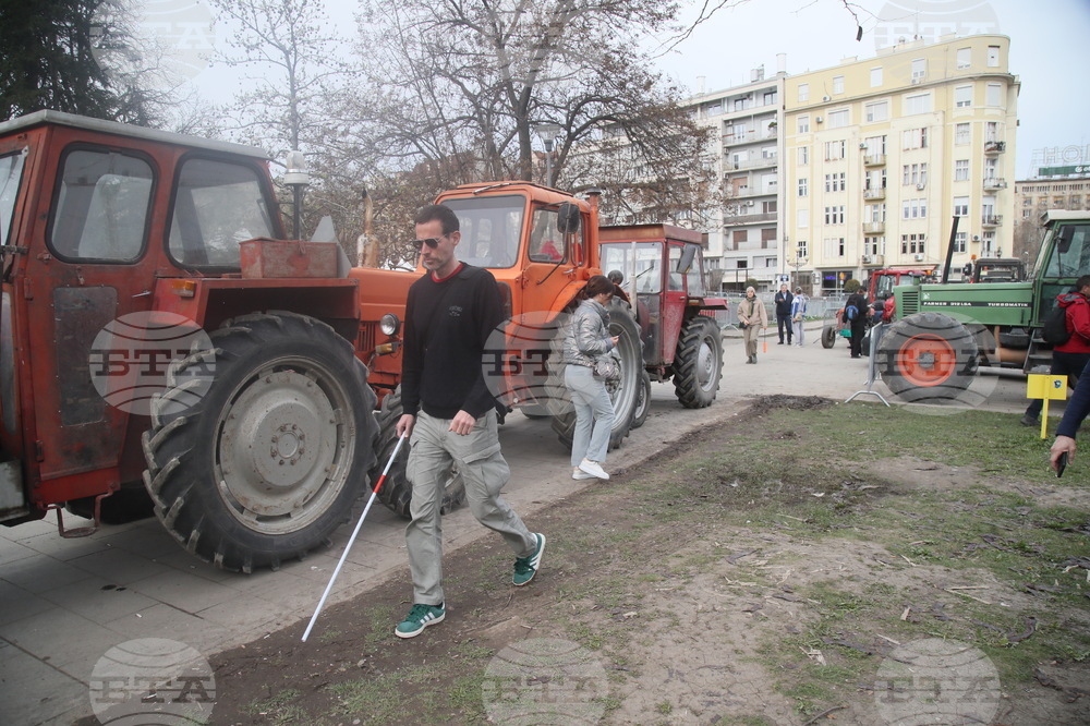 Сърбия - контрапротестиращи - лагер