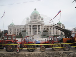 Сърбия - контрапротестиращи - лагер