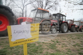 Сърбия - контрапротестиращи - лагер