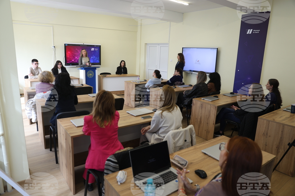 Второто ниво на програмата "Жените в технологиите - Women in Tech" беше открито във Висшето училище по телекомуникации и пощи 