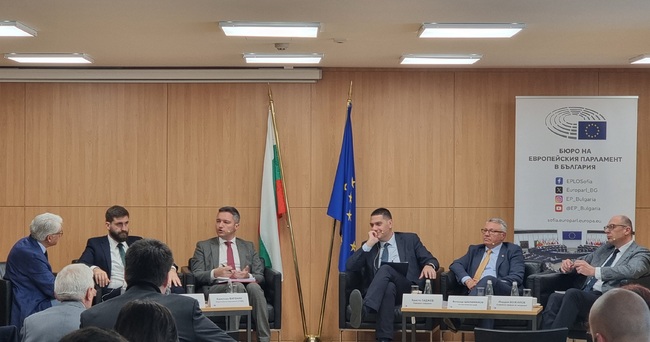 Европейската отбрана и плана за превъоръжаване на Европа дискутираха евродепутати, народни представители и експерти