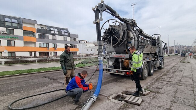Община Шумен възнамерява да купи техника за машинно почистване на шахти, започна реконструкцията на водопровод в града 