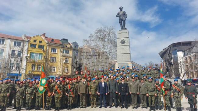 Празникът на Плевенския гарнизон бе честван с тържествен ритуал и награждаване на военнослужещи 