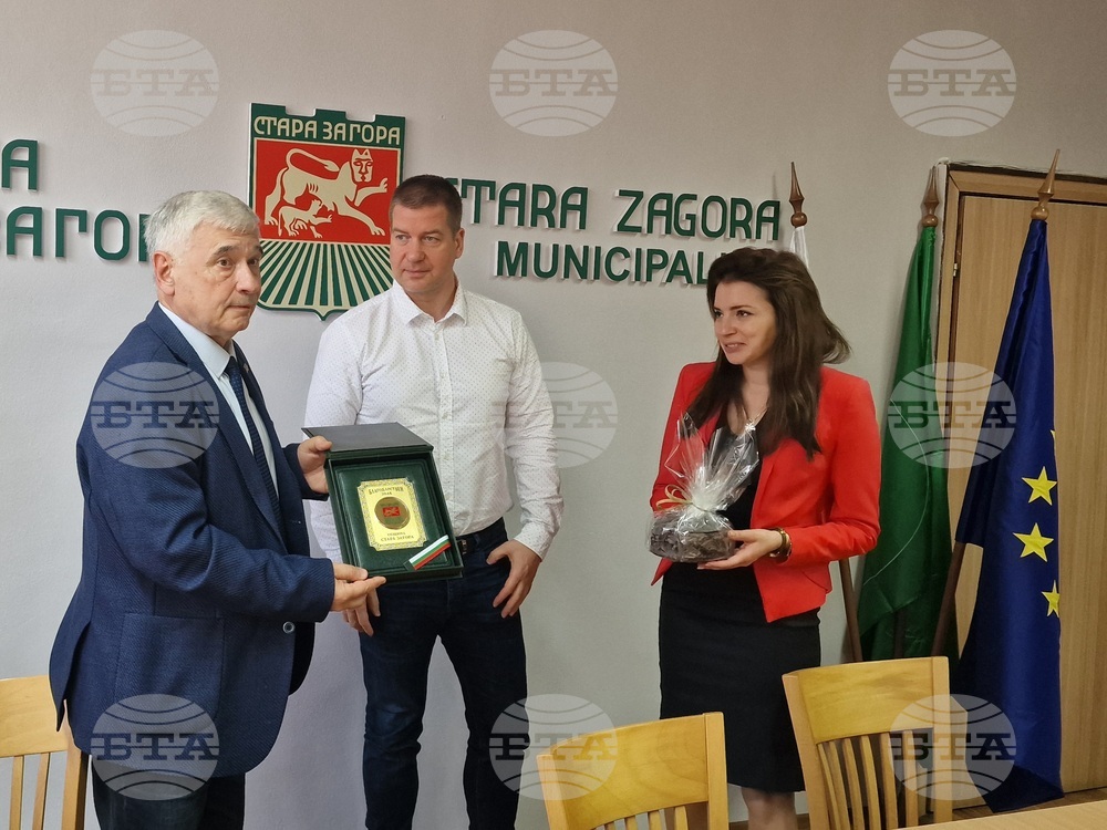 Председателят на Търговско-промишлената палата в Стара Загора Олег Стоилов получи благодарствен знак от кмета на града