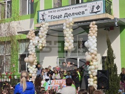 Петрич - училище - "Петъчно музикално междучасие" - инициатива