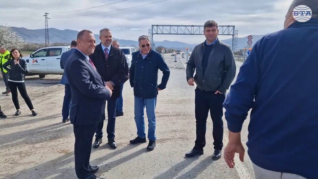 Първите 17 км от пътя Мездра - Ботевград ще бъдат пуснати през юни с временна организация на движението, стана известно при инспекция на обекта