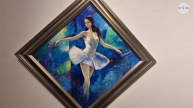 Изложба с картини на трима плевенски художници е подредена в галерия „Серякова къща“ в Троян