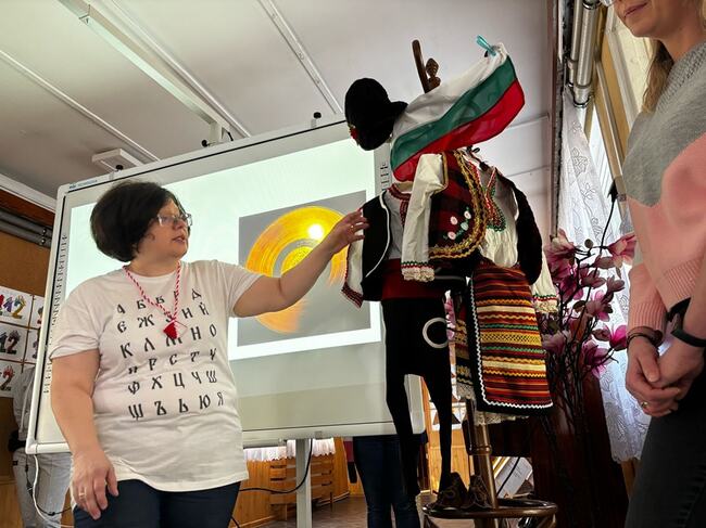 Училище „Дора Габе“ във Варшава организира български ден в Детска градина номер 6 в Прушков, Полша