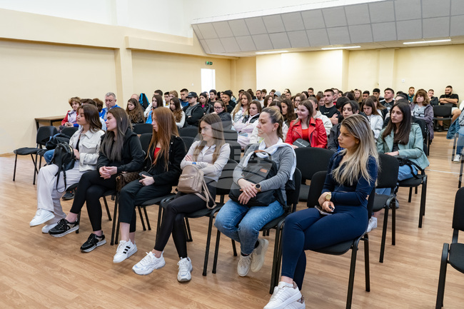 Обучения на тема „Киберпрестъпления и безопасен интернет“ са проведени с ученици от две шуменски училища 