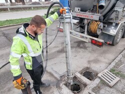 Шумен - машинно почистване на шахти - демонстрация