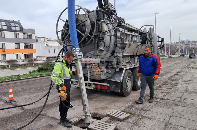 Шумен - машинно почистване на шахти - демонстрация 