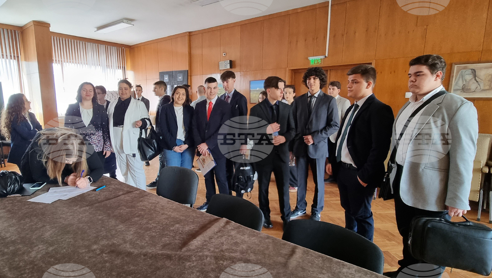 Шумен - младежка инициатива - „Модел Република България“