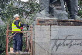 Враца - Христо Ботев - паметник - демонтаж - реставрация