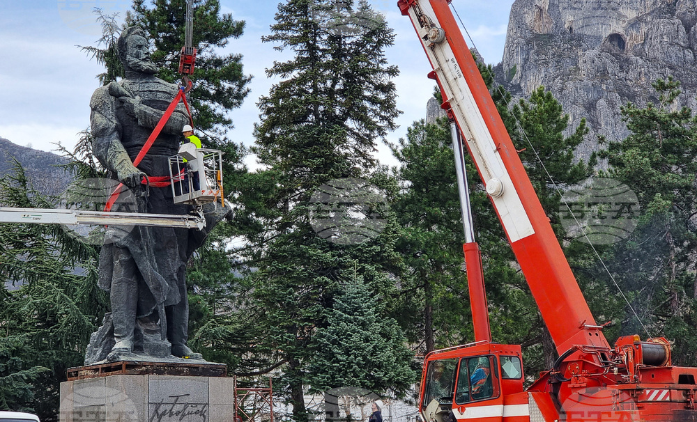 Враца - Христо Ботев - паметник - демонтаж - реставрация