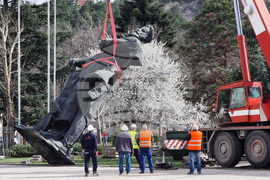 Враца - Христо Ботев - паметник - демонтаж - реставрация