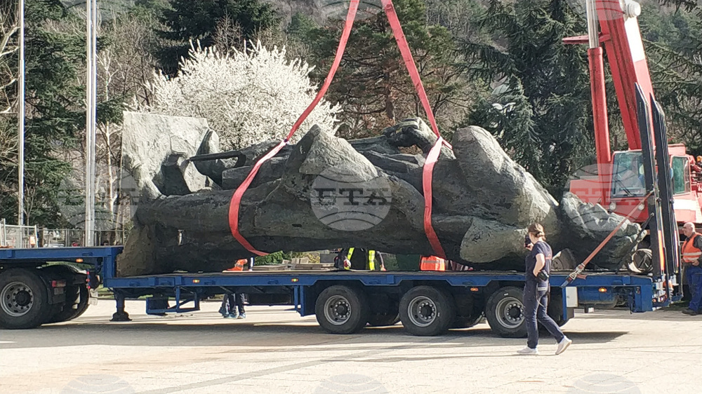 Враца - Христо Ботев - паметник - демонтаж - реставрация