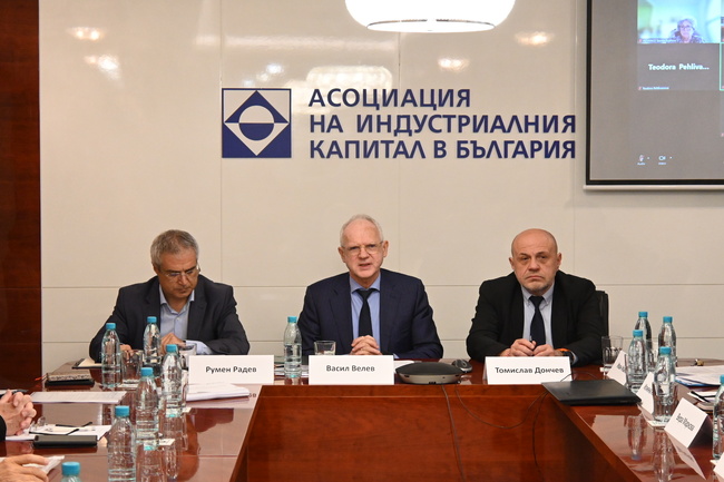 Европейското финансиране е сред важните фактори за излизане от кризата в индустрията и повишаване на инвестициите, заяви председателят на АИКБ Васил Велев