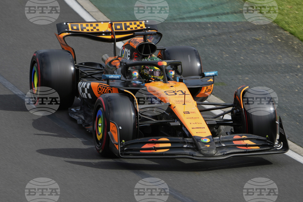 Австралиецът Оскар Пиастри бе най-бърз в третата тренировка преди откриването на новия сезон във Формула 1 в Мелбърн