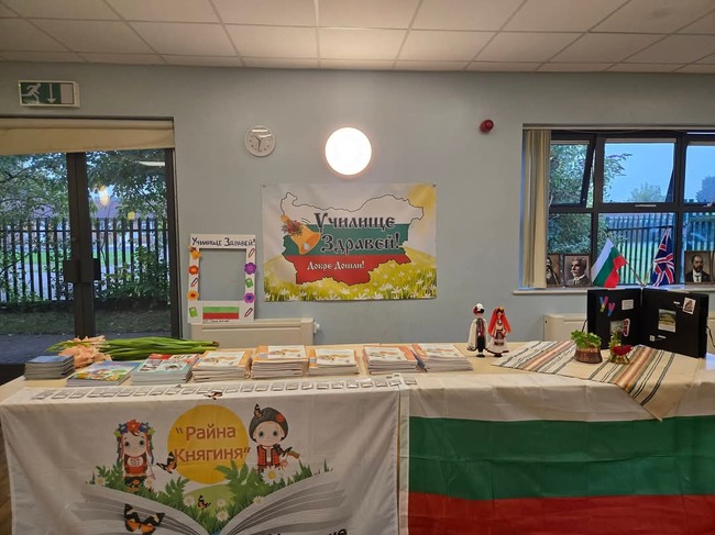 Занятие, посветено на кукерите, имаха ученици от училище „Райна Княгиня“ в Уизбич, Великобритания