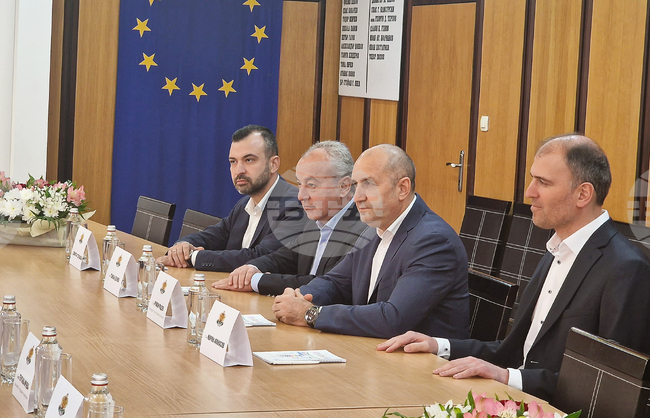 Важно е Пазарджик да привлича нови инвестиции, за да има възможности за младите хора, каза президентът Румен Радев 