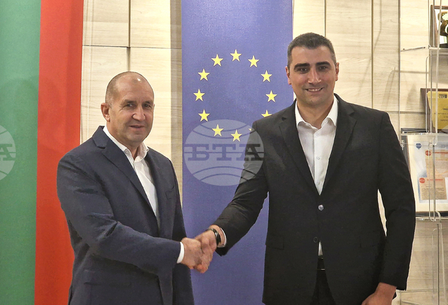 Държавният глава Румен Радев пристигна в Пазарджик за инициативата "Спортувай с президента" и среща с местната власт 