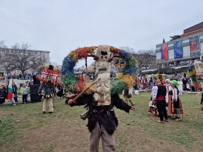 Близо 800 участници събра XXIV Фестивал на маскарадните игри в Стара Загора