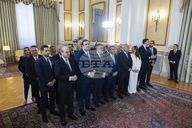 Новите членове на гръцкия кабинет положиха клетва