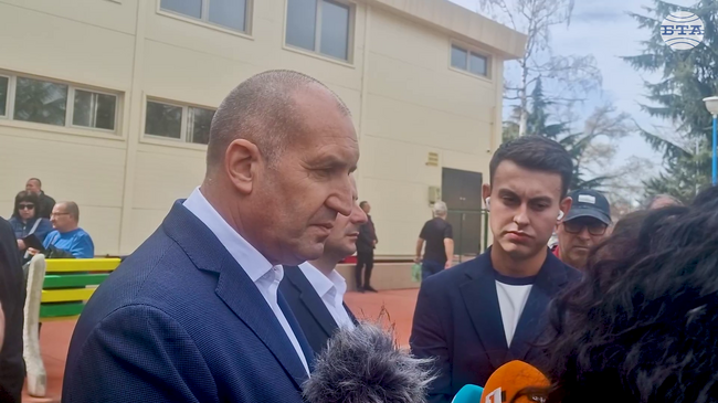 Най-тревожното е, че амнезията и цинизмът все повече завладяват върховете на българската политика, коментира президентът Румен Радев