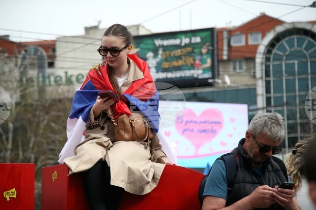 Протестът в Белград започна, един арестуван пред сградата на Президентството 